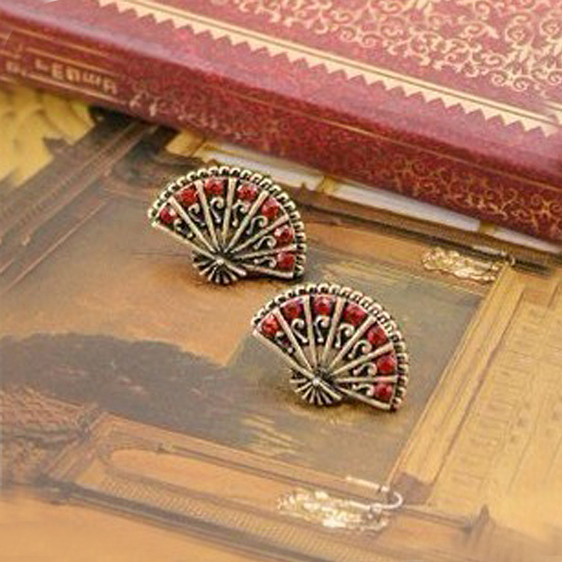 复古风扇子镶钻耳钉...