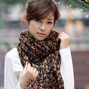 大豹纹皱版丝巾...