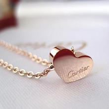Cartier Cartier amor simple pequeña persecución oblicua colgante rosa de 14k corazón de oro collar de titanio de acero de regalo