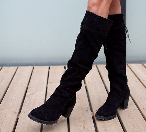 Lifting Frame Challenge High Fashion Behind The Highheeled Leather Boots With A Decorative Department Of Special