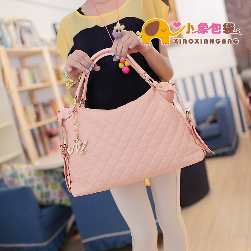 菱格纹桃心手提...