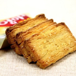  韩国进口 乐天妈妈手派 酥松香脆起司味饼干140g 比面包干还好吃