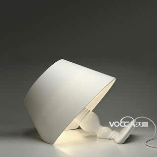 [VOCCA wojia] italic resin table lamp bedroom lamp living room lamp study lamps and lighting