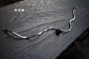  《 歌晨露 . 》清雅弧度 清脆铃铛。纯银制作、悄悄的一线光/脚链