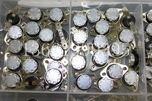 KSD301溫度開關 溫控器 熱保護器 突跳式溫控器40-160度常閉常開在類目 五金/工具, 儀器儀表, 溫控儀中 - 來自Buy2taobao.com提供專業的淘寶代購服務