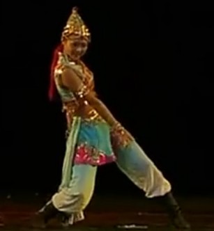 直销茹芸舞台演出服古典舞服装额尔古纳河的女儿民族舞蹈服饰订做在类目 女装/女士精品, 唐装/民族服装/舞台服装, 民族服装/舞台装中 - 来自Buy2taobao.com提供专业的淘宝代购服务