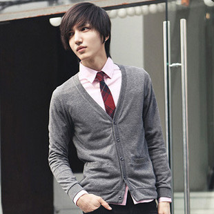 谁那里有大码的<em>肩宽</em>50的、针织衫<em>开衫</em>。黑色