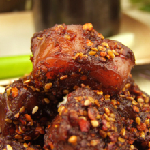 红味坊|私房菜,招牌麻辣兔丁(麻辣兔肉干)干煸香味吃不离手