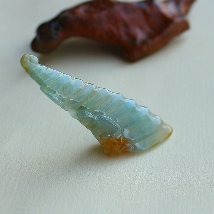 羊子珠宝 一物降一物 巧雕老三彩地龙图腾