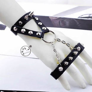 [88 email] tide men and half pointed to Monroe Street Leather rivet gloves non-mainstream dance punk bracelet