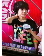 亮字母图案 时尚T恤 hero在中 小<span class=H>鬼</span>刘忻萌萌<span class=H>同款</span>短袖 爱自由夏装
