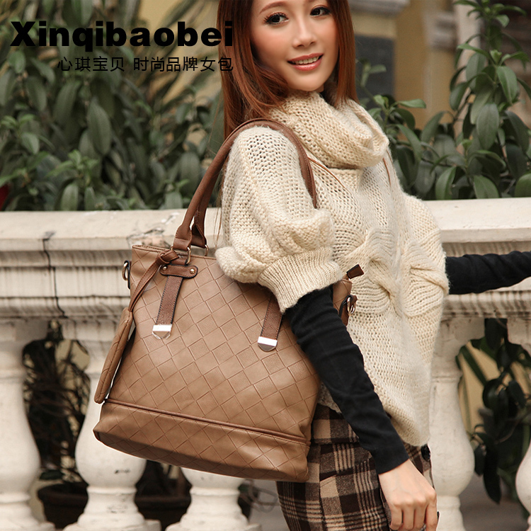 菱格纹手提大包...