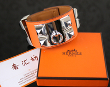 【上海奢汇坊】全新 hermes 橘色牛皮铆钉CDC手镯 摇滚风