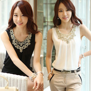 <em>蓝色印象品牌女装店</em>