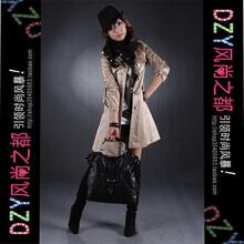 【DZY风尚之都】  2010秋新 反光时尚杏色翻袖中长款风衣