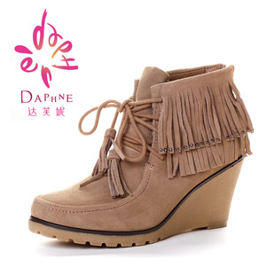  Daphne/达芙妮 冬牛皮磨砂绒面流苏坡跟系带短靴DAE250510005