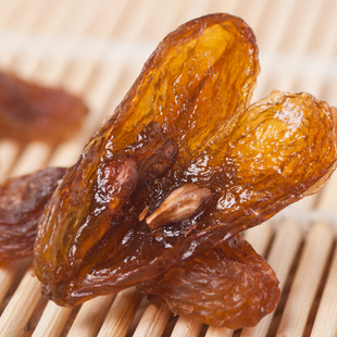  新疆特产★水花带籽马奶子葡萄干500g★改善贫血软化心脑血管