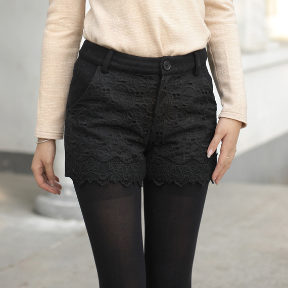 A24296莉家 冬装新品 复古气质蕾丝拼接<em>羊毛尼短裤</em>