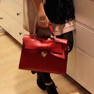 2012新款韩版大<span class=H>包</span> <span class=H>女</span><span class=H>包</span><span class=H>包</span><span class=H>女</span><span class=H>包</span> <span class=H>手提</span><span class=H>包</span><span class=H>女</span> 单肩<span class=H>包</span><span class=H>女</span> 复古<span class=H>包</span>