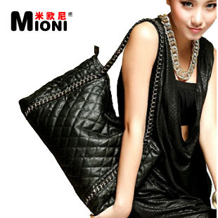 Сумка MIONI 007 07 MIONI Девушки Искусственная кожа Жесткий Молния Сумка с карманом на молнии, Карман для мобильного, Сумка для документов, Сумка-планшет на молнии, С карманом для ноутбука, Сумка-чехол для камеры Накладные карманы Декоративный пояс Однотонный цвет Да Мягкая Нет 100 Для отдыха Средняя (максимальная длина 30-50 см) Женственный В форме чемоданчика Одна ручка Рюкзак Сумка MIONI 007 07 MIONI Девушки Искусственная кожа Жесткий Молния Сумка с карманом на молнии, Карман для мобильного, Сумка для документов, Сумка-планшет на молнии, С карманом для ноутбука, Сумка-чехол для камеры Накладные карманы Декоративный пояс Однотонный цвет Да Мягкая Нет 100 Для отдыха Средняя (максимальная длина 30-50 см) Женственный В форме чемоданчика Одна ручка Рюкзак