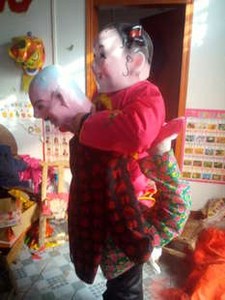 张公背张婆 老汉背妻 二人转秧歌戏剧道具 猪八