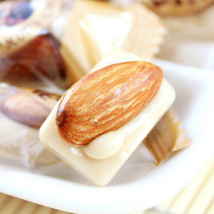  乐天杏仁糖 韩国休闲零食 超大杏仁 韩国原装进口食品 糖果喜糖
