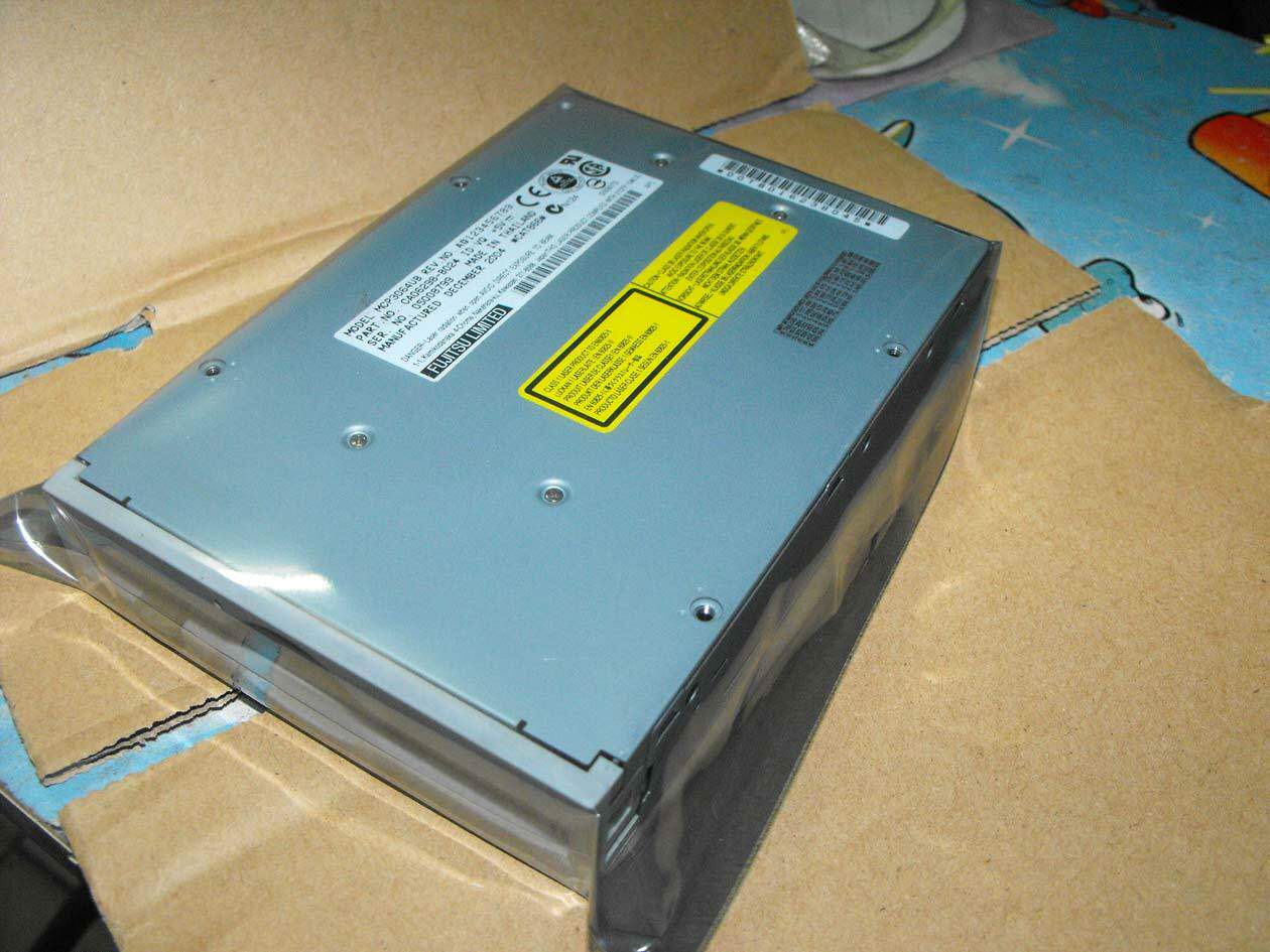 富士通MCP3064UB MO磁光盘机，640M USB接口 保用一年。