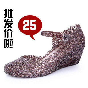 坡跟中跟塑胶底一字式扣带鞋凉鞋子 塑料 女鞋银色花朵果冻鞋沙滩