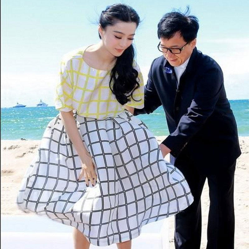 2014夏装新款<em>韩版明星同款</em>格子长裙海边沙滩