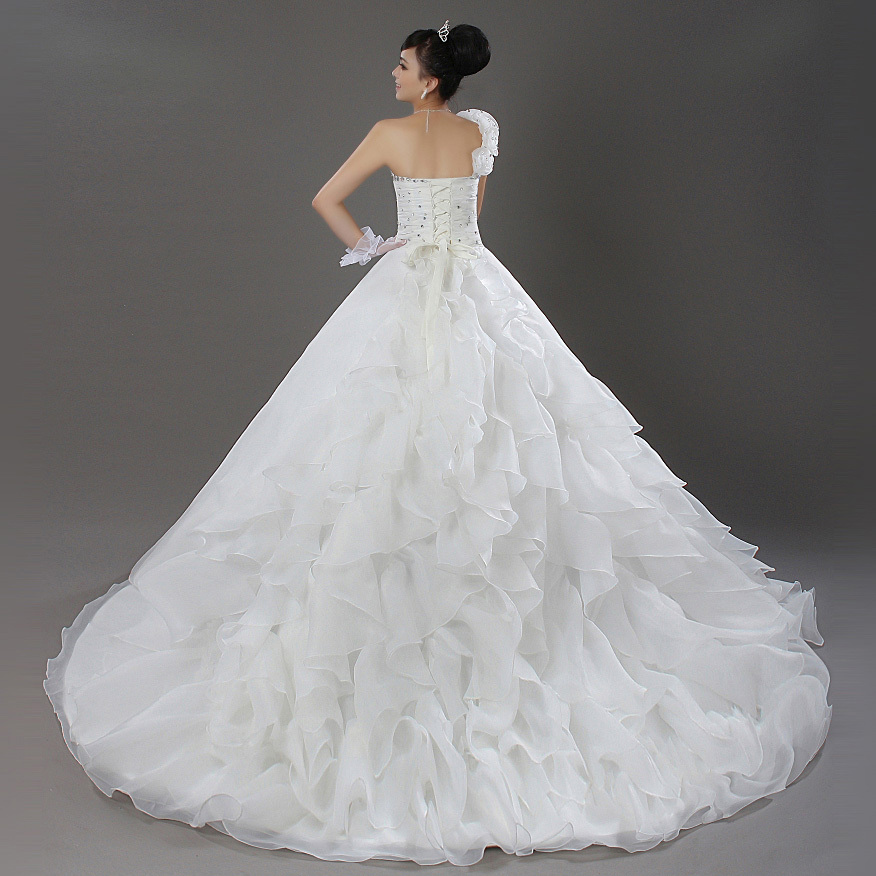 婚纱 2013新款 结婚季 超豪华拖尾婚纱 单肩显瘦 绑带婚纱 婚纱 2013新款 结婚季 超豪华拖尾婚纱 单肩显瘦 绑带婚纱