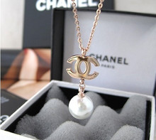 Chanel simplicidad estética de las pequeñas fragantes C salvaje doble colgado el collar de perlas perfecto K oro subió la fiebre del oro no se desvanece