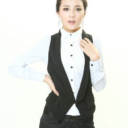 ★明星感の百搭黑色W形收腹小<em>马甲</em>,挂脖式亮