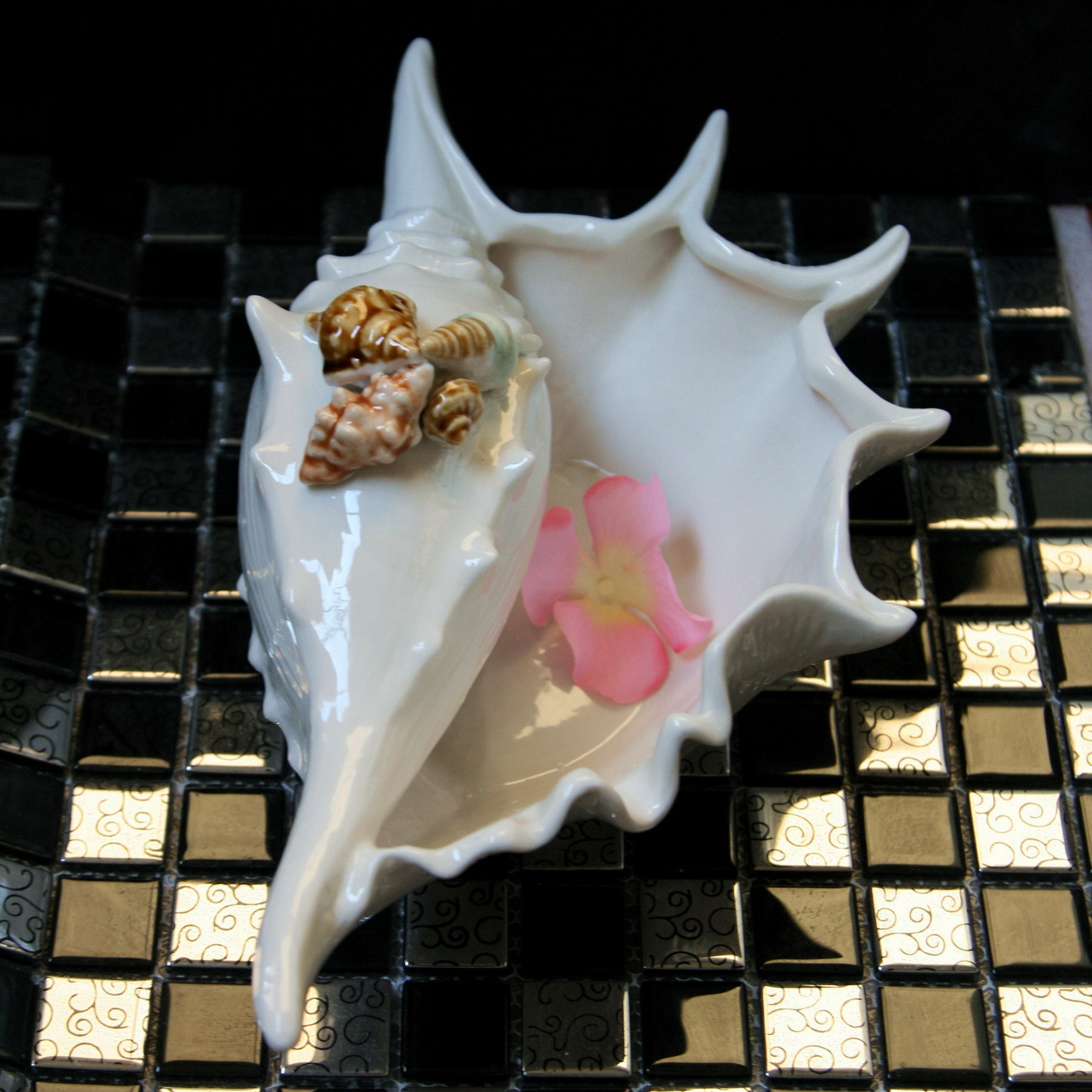精品高温陶瓷尖刺海螺果盘 工艺摆件