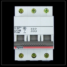 Автоматический выключатель на TCL Легран воздушный