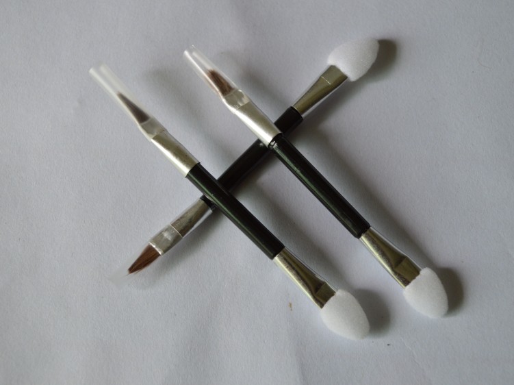化妝 化妝眼影刷唇刷 海棉眼影棒 海綿 眼線刷 正品3毛/個在類目 彩妝/香水/美妝工具, 其他美容工具, 化妝刷中 - 來自Buy2taobao.com提供專業的淘寶代購服務