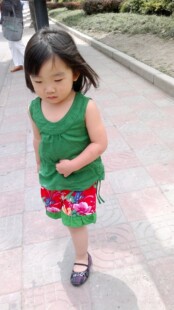  原创童装--儿童背心短裤套装--红绿款