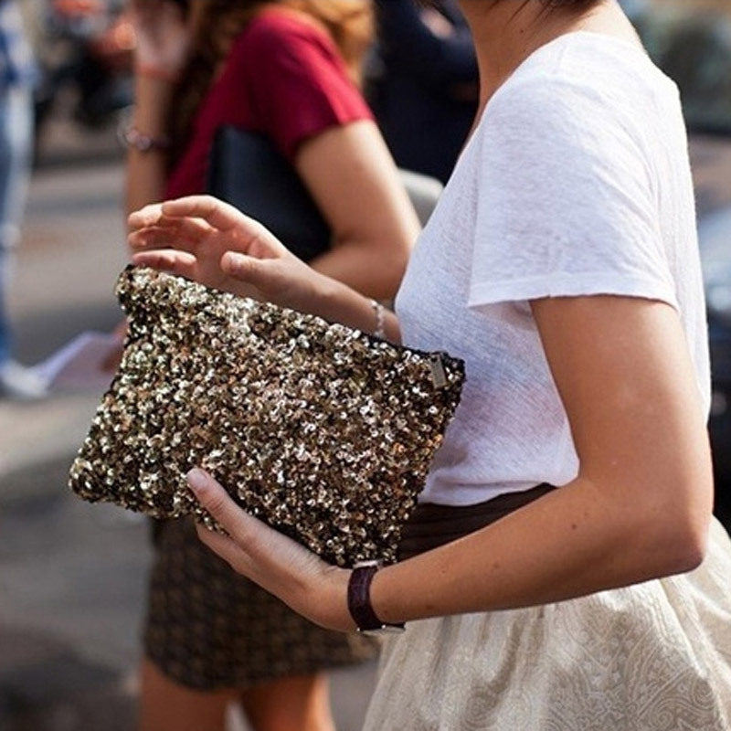 街拍出镜复古奢华...