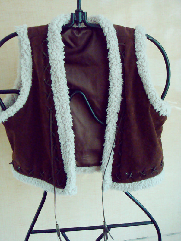 ★明星感の百搭黑色W形收腹小<em>马甲</em>,挂脖式亮