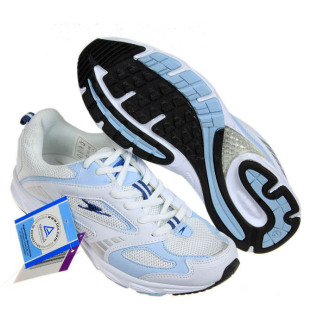 5折特价德国品牌女款网面轻量化运动鞋