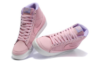 求一款nike360的女士鞋子,枚红色,高帮,后面带