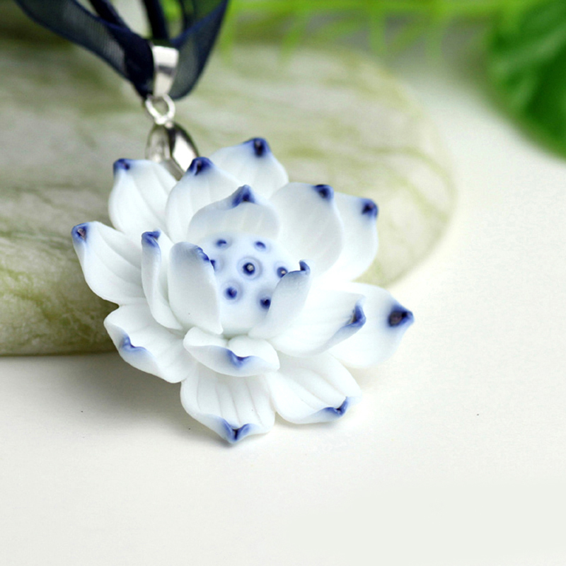 青歌陶瓷饰品 景德镇手工陶瓷首饰 青花瓷 爱莲说 花 项链女 吊坠 青歌陶瓷饰品 景德镇手工陶瓷首饰 青花瓷 爱莲说 花 项链女 吊坠