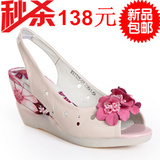 秒杀包邮2012新款<span class=H>百丽</span>正品坡跟花朵串珠防水台高跟牛皮鱼嘴女凉鞋
