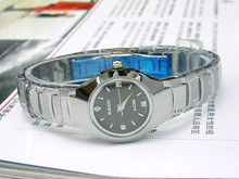 Tipo de moda disparar de tungsteno de acero relojes de zafiro [56778] para obligar a la nueva temporada de moda los relojes