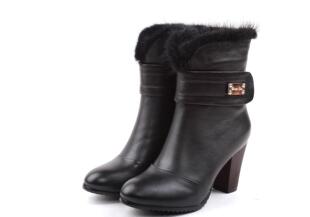 想要走路不蹦蹬蹦蹬响的高跟鞋,最好有黑色的