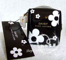 10 años Nuevo!  Marc Jacobs Daisy negro charol blanco de cuero bolso