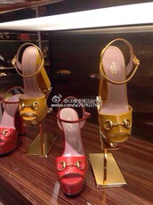 Босоножки cd家全球正品代购gucci古奇女士漆皮宽带粗跟金属双g高跟鞋果冻色