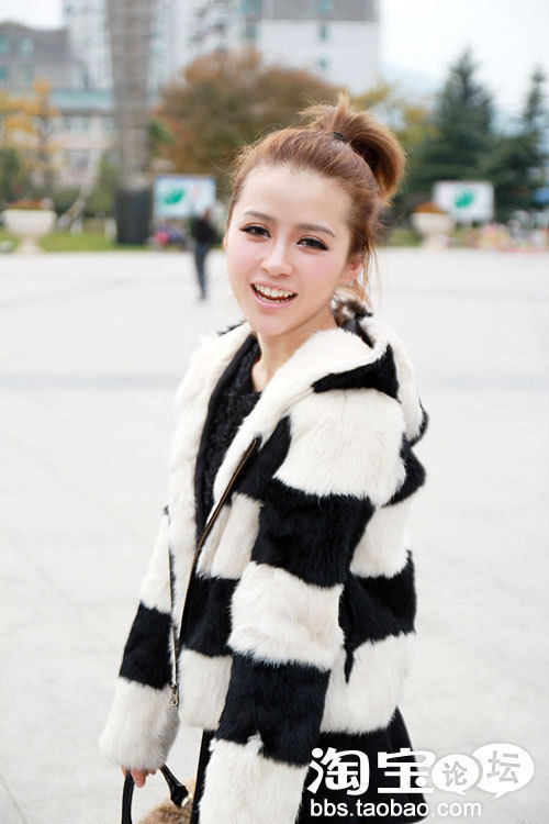 1泵在脸上<em>分</em>点点<em>开</em>(额头、两颊、鼻子、下颚)