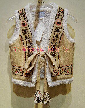 ★明星感の百搭黑色W形收腹小<em>马甲</em>,挂脖式亮