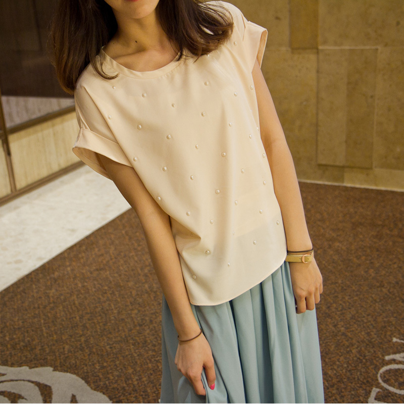 绸缎手感烫珍珠圆领...