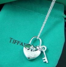 Tiffany plata de ley 925 joyas T & CO Sra. corazón de bloqueo de teclas regalos par collar